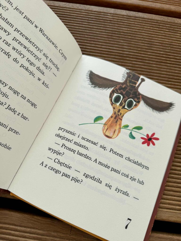 żyrafa z kwiatkiem w pyszczku