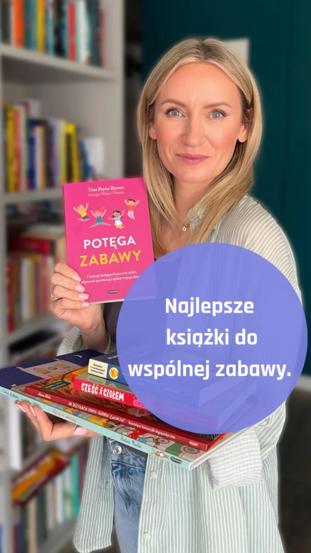 ✨Czujesz, że brakuje ci czasu dla siebie, a jednocześnie masz poczucie, że nie dajesz dziecku wystarczająco dużo uwagi? ✨

•Książki z tej rolki 50% taniej! Czytaj dalej 😄•

Wspólne chwile naprawdę nie muszą trwać godzinami ani wymagać wymyślnych planów. Wystarczy kilka minut autentycznej obecności, by wspierać rozwój dziecka, budować jego pewność siebie i waszą więź.

W tej rolce pokazuję 6 książek, które udowadniają, że wspólne czytanie i zabawa to potęga. Jedną z nich jest „Potęga zabawy” — książka, która zmienia perspektywę. Proponuje konkretne, proste strategie, które wzmacniają odporność psychiczną, regulację emocji i empatię dziecka.

To książki, które przypominają, że to, co najważniejsze, dzieje się tu i teraz — w uważnym spojrzeniu, wspólnym śmiechu, opowiedzianej historii.

🚨Każdą z nich możesz teraz upolować aż 50% taniej na stronie wydawnictwa Mamania! 

A Ty? Lubisz bawić się ze swoim dzieckiem? Jak spędzacie wspólnie czas? Jeśli masz ochotę, podziel się w komentarzu. 💬

Poniżej spis książek wydawnictwa Mamania, które pokazałam w rolce: 

„Potęga zabawy” - dla rodziców. 

„Wydaje mi się, że widziałem…lwa!”, wiek: 2+

„Cześć i czołem. Kluski z rosołem”, wiek: 2+

„Wyścig do czekolady”, wiek: 4+

„Na językach cichych i głośnych zwierząt”, wiek: 3+

„50 rzeczy, które musisz zrobić zanim skończysz 13 lat. Na wakacjach”, wiek: 10

Pełna recenzja na blogu mamabasiczyta.pl 
Znajdziesz tam duuużo zdjęć środka książek. 

I nie zapomnij o akcji rabatowej!❤️

#współpracareklamowa #potęgazabawy #książkidladzieci #wspólneczytanie #czytajdziecku #zabawazdzieckiem #dzieciczytają #mamania